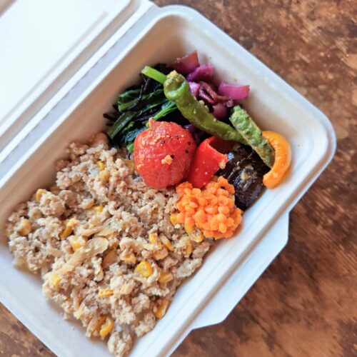 豆腐ベジそぼろとたっぷり葉山野菜ののっけ弁当